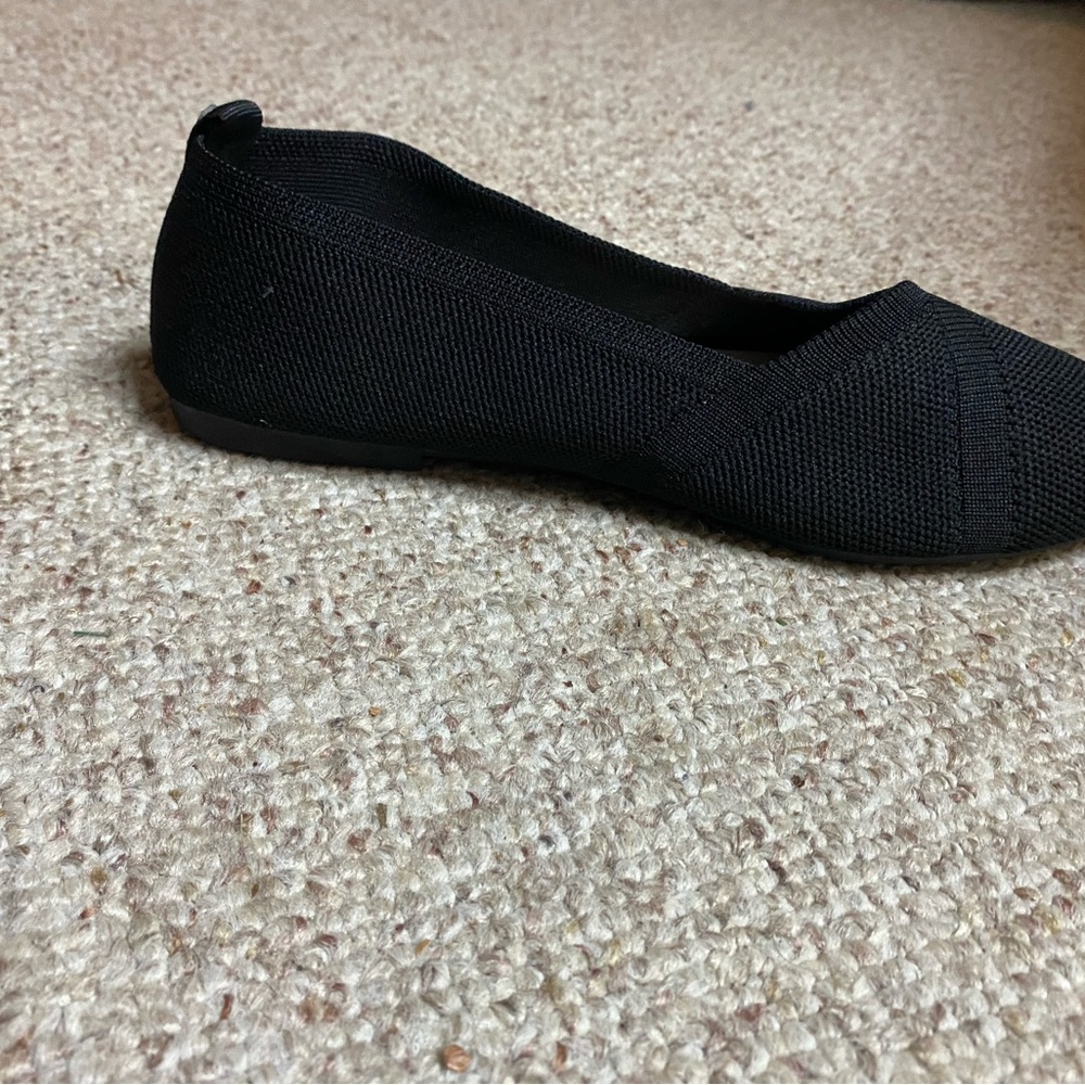 Chic Black Danskin Flats - Picture 12 of 15